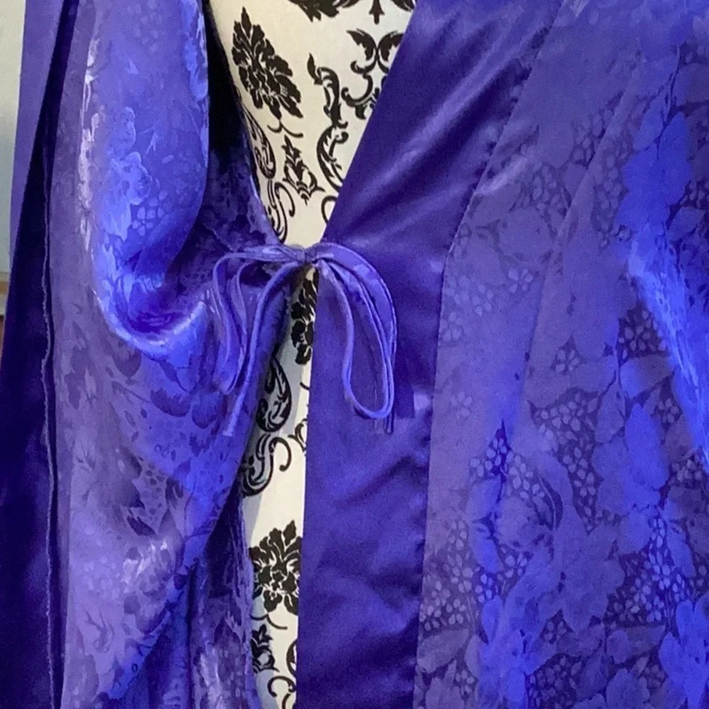 Inner most robe. W1 - Picture 2 of 4